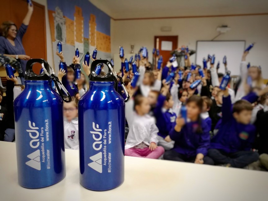 Provincia di Siena: ‘Acqua di casa mia”, a Castiglione d’Orcia consegnate 150&nbsp;borracce