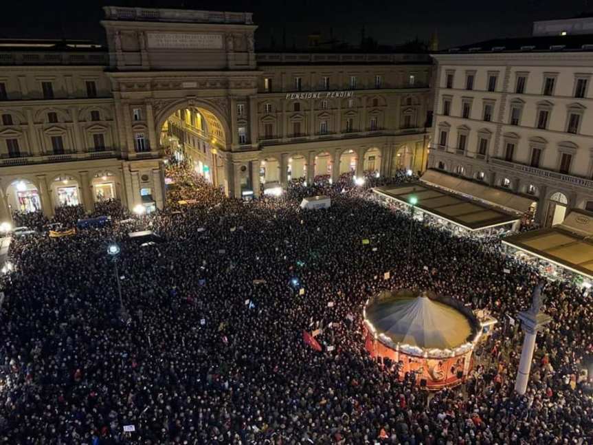 Toscana:  Oggi 30/11 Una marea di persone alla manifestazione delle sardine a&nbsp;Firenze