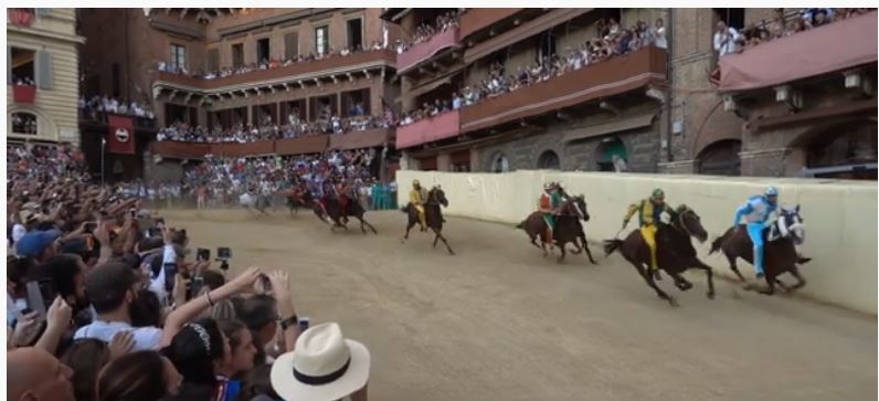 Palio di Siena: San Martino in slow&nbsp;motion