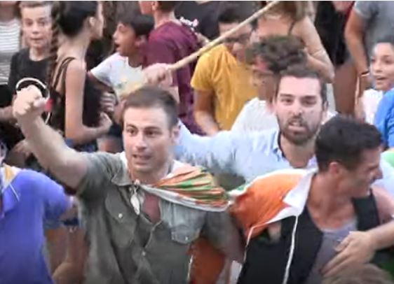 Palio di Siena, vince la contrada della Selva: L’arrivo del Drappo in Duomo tra cori e&nbsp;applausi