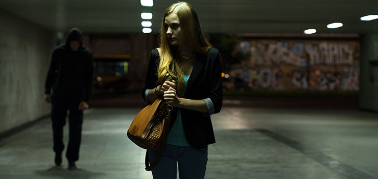 Provincia di Siena: Stalking. Con un’ascia distrugge la vetrina del negozio dove lavora la sua&nbsp;ex