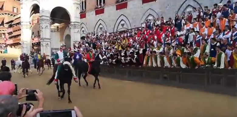 Palio di Siena:  Uscita dei cavalli dall’Entrone – Palio Straordinario&nbsp;2018