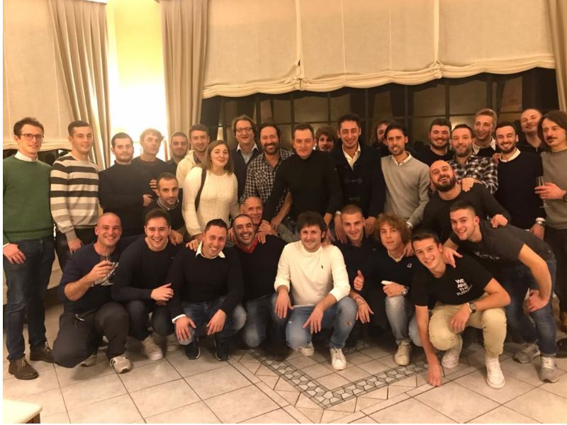 Palio di Siena: Le diciassette contrade riunite all’aperi-cena dei&nbsp;barbareschi