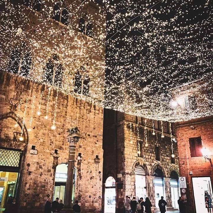 Siena: Natale, la città si illumina a&nbsp;festa