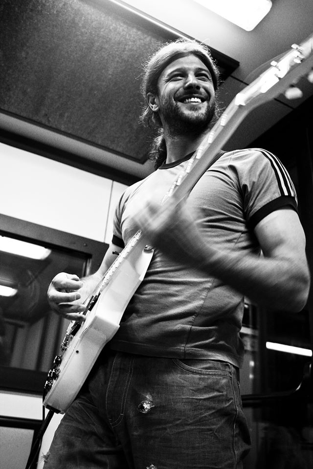 SIENA, OK MUSICA: MESCALA, “LA SPIAGGIA DI CAEN” DEL CANTAUTORE&nbsp;SENESE