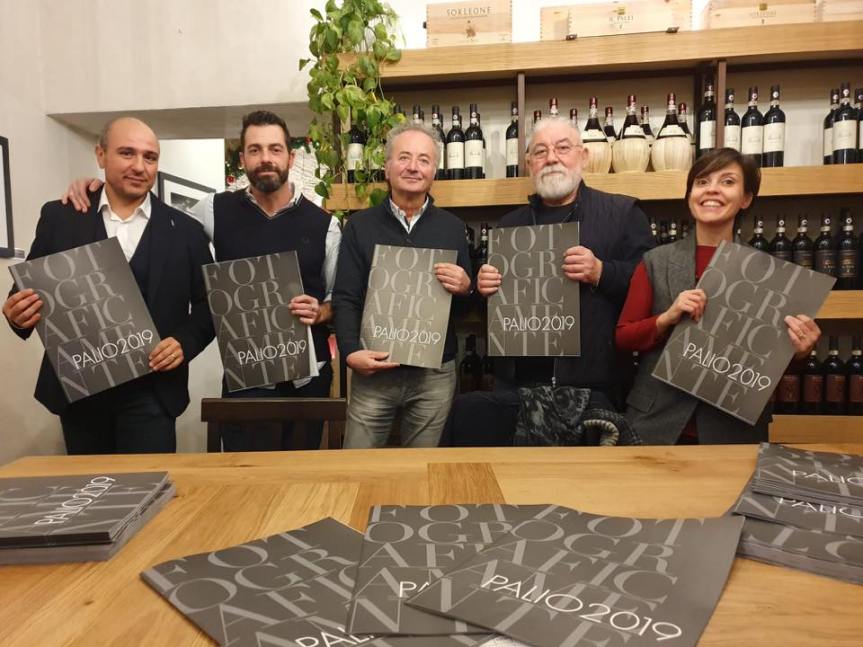 Siena: Oggi 28/02 Presentazione FotograficaMente Palio