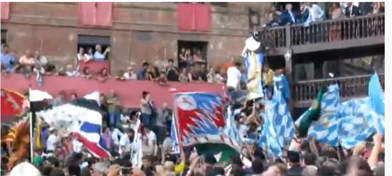 Palio di Siena: La Luna volgeva la gobba all’&nbsp;Onda