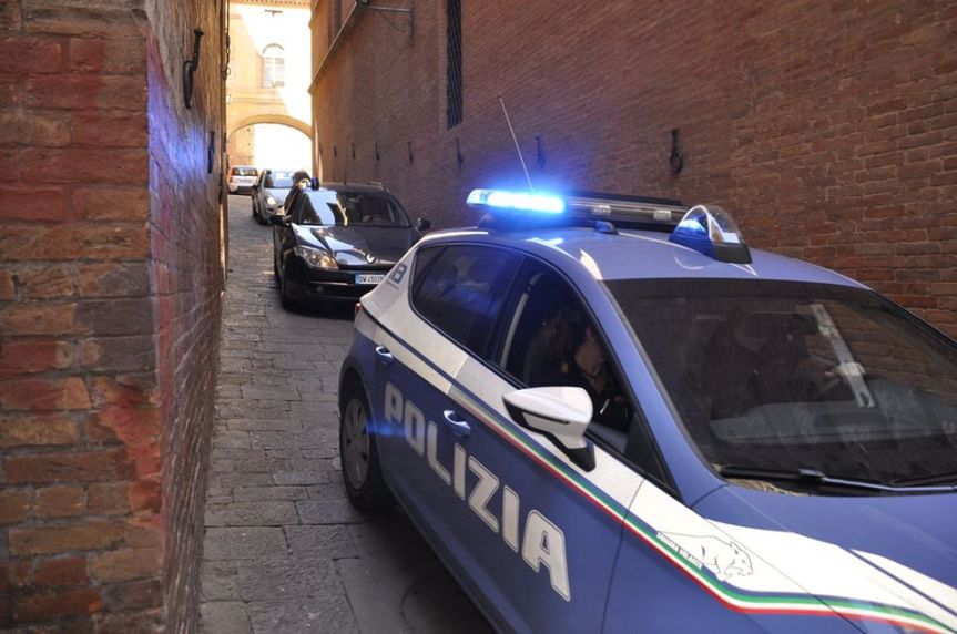 Siena: Beccate dalla Polizia persone fuori casa senza giusto motivo e un cittadino rumeno che era a arrivato a Siena da Milano senza comunicarlo alle&nbsp;autorità