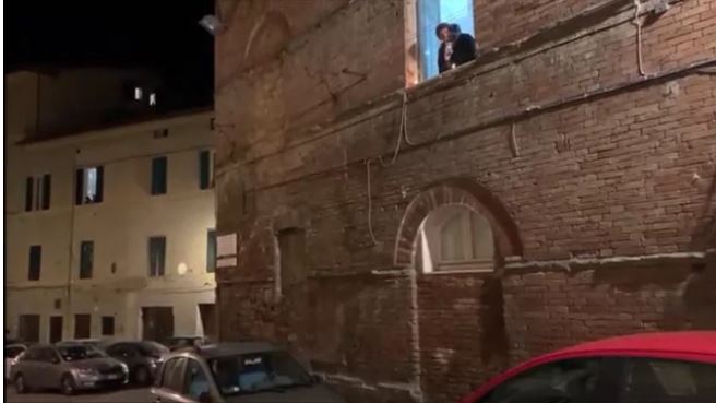 Siena contro il coronavirus: Tra le contrade suona “Squilli la&nbsp;fe'”