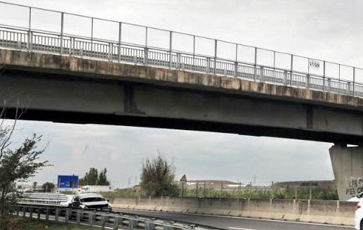 Toscana: Cadono calcinacci dal ponte sulla&nbsp;FiPiLi
