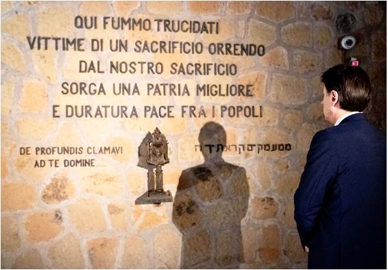 Italia: Anniversario della Liberazione, il Presidente Conte al Mausoleo delle Fosse&nbsp;Ardeatine