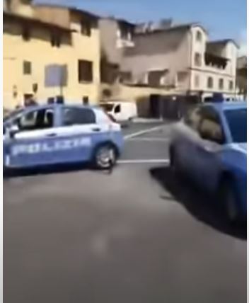 ITALIA: FERMANO UNA MACCHINA PER LORO SOSPETTA E GUARDATE CHE SUCCEDE,&nbsp;INCREDIBILE!!