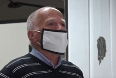 ITALIA, LA STORIA DI UN PARRUCCHIERE: “50 ANNI DI QUESTO MESTIERE, NON ME LA SENTO DI RIPARTIRE”