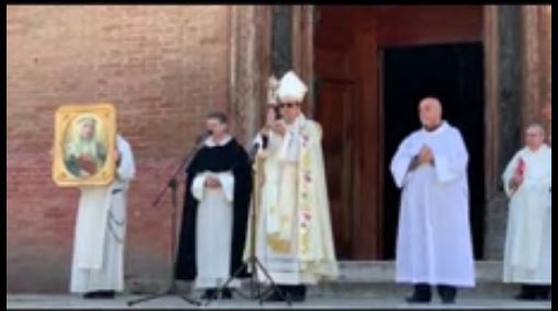 Siena: La benedizione con la reliquia di Santa&nbsp;Caterina
