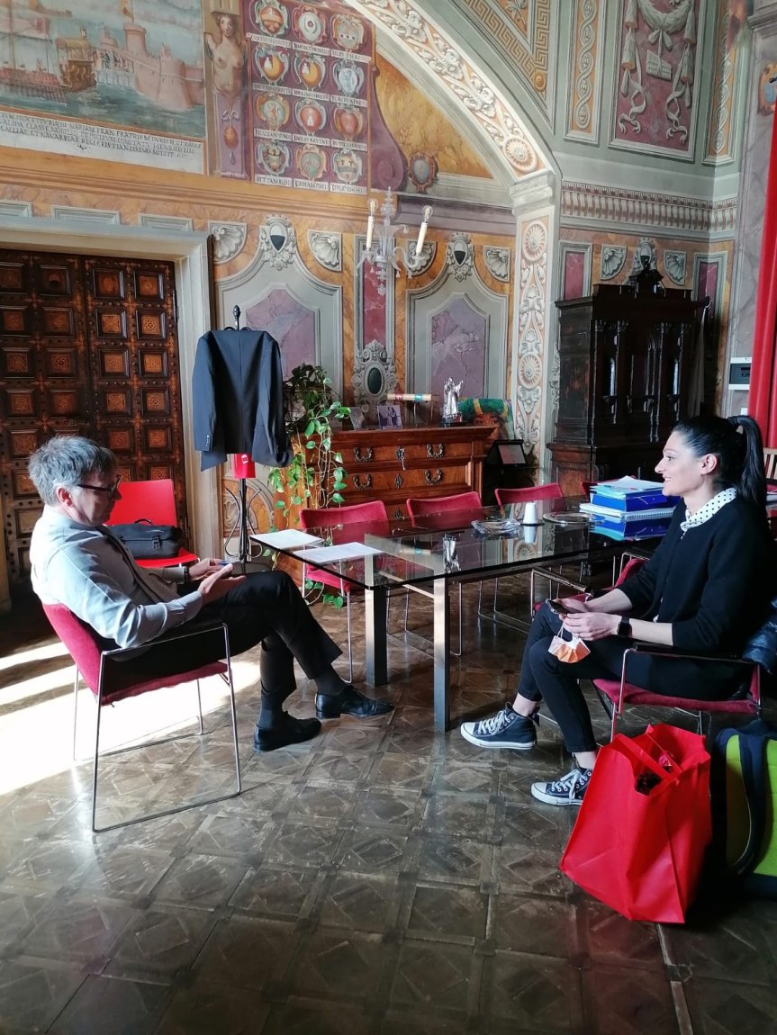 Siena: Oggi 10/04 il Sindaco Luigi De Mossi ha incontrato e ringraziato Federica Binelle, presidente dell’associazione Tribù del&nbsp;Mondo