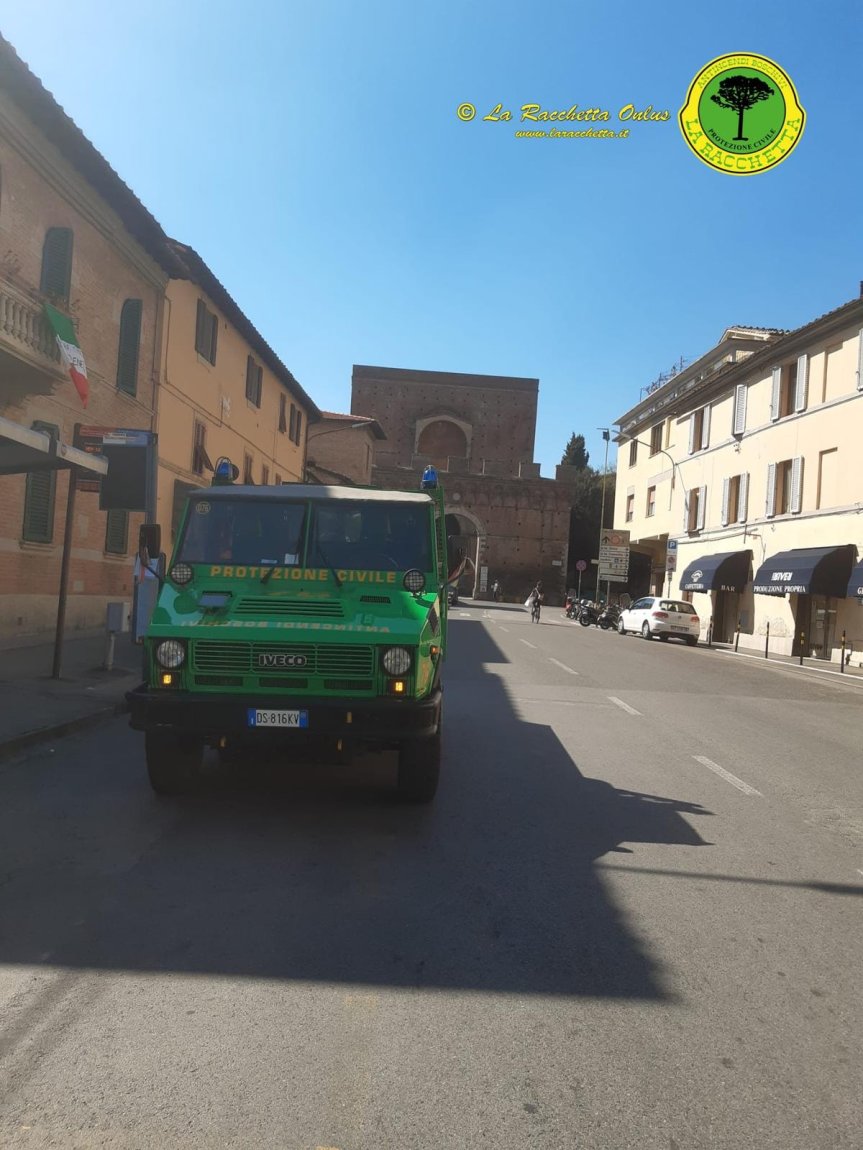 Siena : I volontari de  #LaRacchetta aiutano il prossimo in questi momenti&nbsp;difficili