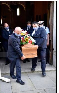 Toscana, Gigi Simoni: Il funerale e l’addio all’allenatore, il calcio gli rende&nbsp;omaggio