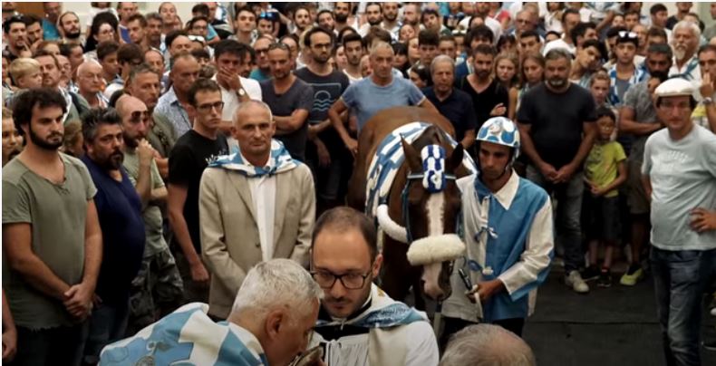 Palio di Siena, The Brave Faces : Giorni di Palio 2019 de Contrada Capitana dell’ Onda – Siena,&nbsp;Italia
