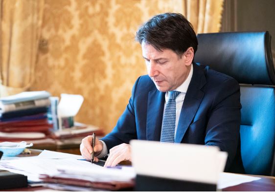 Italia, Giuseppe Conte assicura, “Questa estate l’Italia non sarà in quarantena, andrà in vacanza”. Poi la gioia per la liberazione di Silvia&nbsp;Romano.