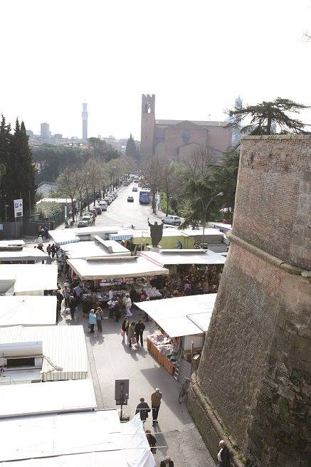 Siena, Mercato settimanale: Poche persone, qualche banco in meno e controlli&nbsp;serrati