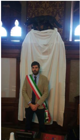 Siena: Anniversario strage di Capaci, lenzuolo bianco esposto da Palazzo Pubblico e minuto di&nbsp;silenzio