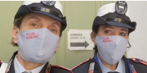 Siena,  gli agenti della Municipale hanno mascherine esclusive: Ecco la storia che c’è&nbsp;dietro