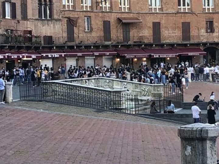 Siena, Fase 2: I negozi di Siena tornano a rialzare le&nbsp;saracinesche