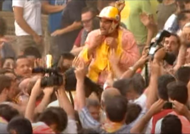 Palio di Siena: Palio 2012 fine-corsa FESTEGGIAMENTI – Rai2 16&nbsp;agosto