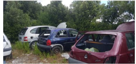 Siena: Le carcasse di auto che “arredano” il parcheggio scambiatore della&nbsp;Coroncina