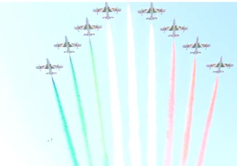 Italia: Le Frecce Tricolori volano su piazza Venezia per la Festa della Repubblica, la gioia degli&nbsp;italiani