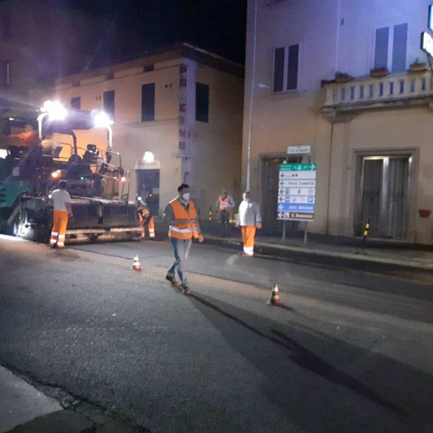 Siena: Ieri 19/06 lavori notturni di asfaltatura in Viale&nbsp;Cavour