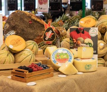 Siena, il Giappone impazzisce per i prodotti tipici: La storia di Kiyomi Osawa ambasciatrice del&nbsp;gusto