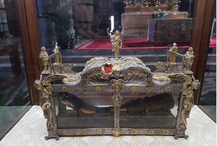 Siena: La reliquia del braccio destro venerata in Duomo, Bessarione, Pio II e una stanza&nbsp;segreta