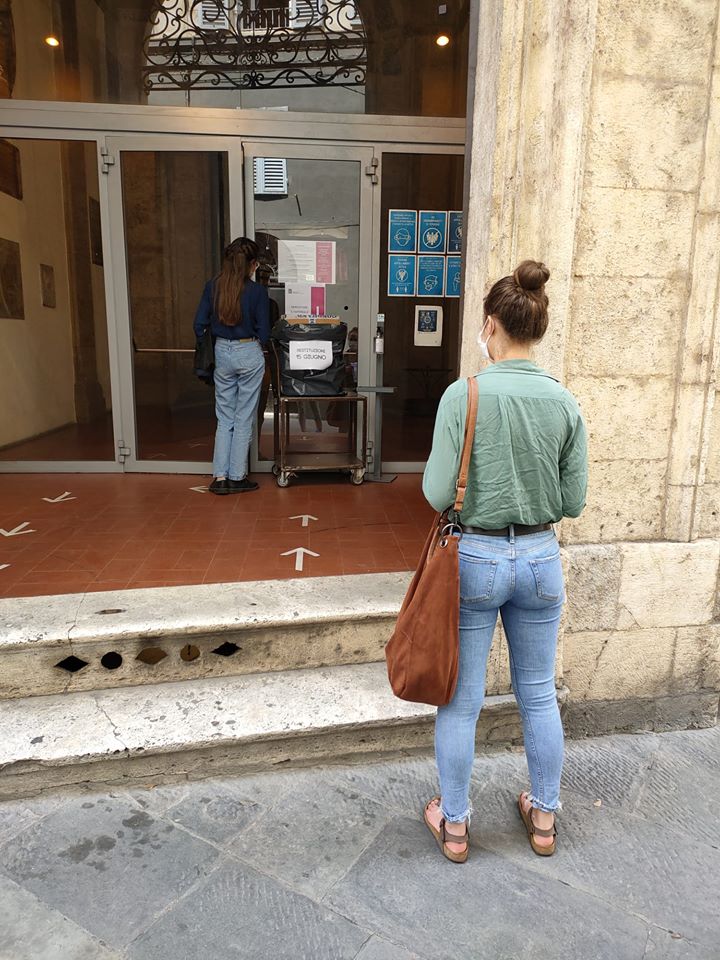 Siena, Dpcm e chiusura della biblioteca degli Intronati, la direttrice Pezzo: “Non chiudiamo la&nbsp;cultura”