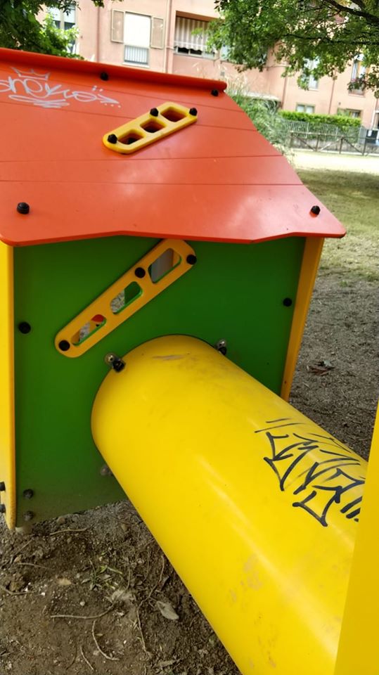 Siena: Vandalizzati i giardini e i giochi posti nel passaggio Calamandrei a San&nbsp;Miniato