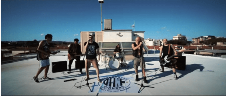 Siena: canzone contro i senesi al&nbsp;mare