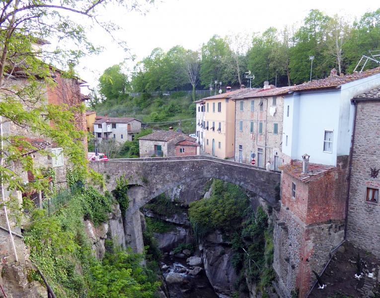 Toscana: Cade dal ponte, volo mortale di 20&nbsp;metri