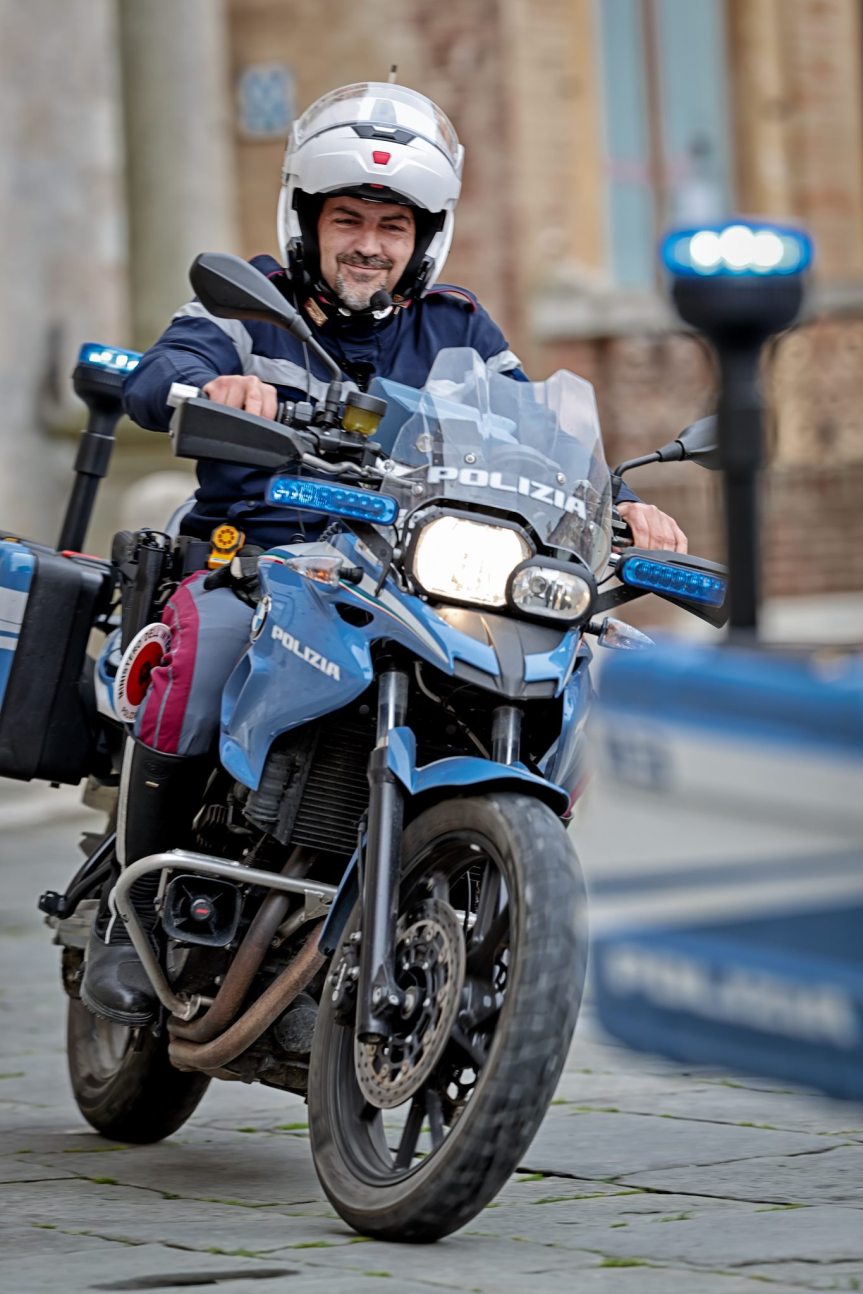 Siena: bambina di 9 anni viene morsa mentre tenta di separare due cani che litigano. La Polizia rintraccia il&nbsp;proprietario