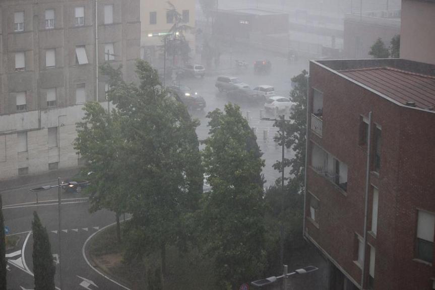 Toscana: Allerta gialla per vento, mareggiate e rischio idrogeologico fino alle 10 di domenica 31