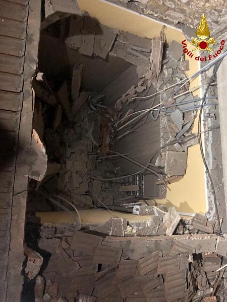 Toscana: Un boato e il tetto crolla, 10 persone&nbsp;evacuate