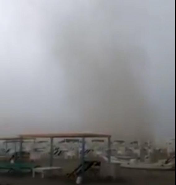 Toscana: Tromba d’aria si abbatte sulla&nbsp;spiaggia