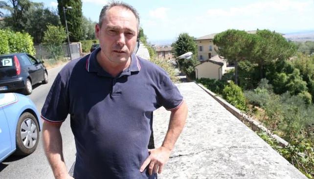 Siena, contradaioli salvano ragazzo in stato confusionale: “Era in bilico sul&nbsp;muro”