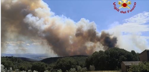 Italia: Incendi, fiamme in Aspromonte. Molise, evacuate 400 persone