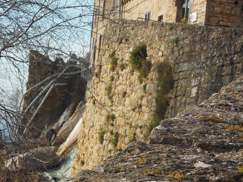 Toscana: Crollano le antiche mura, case&nbsp;evacuate