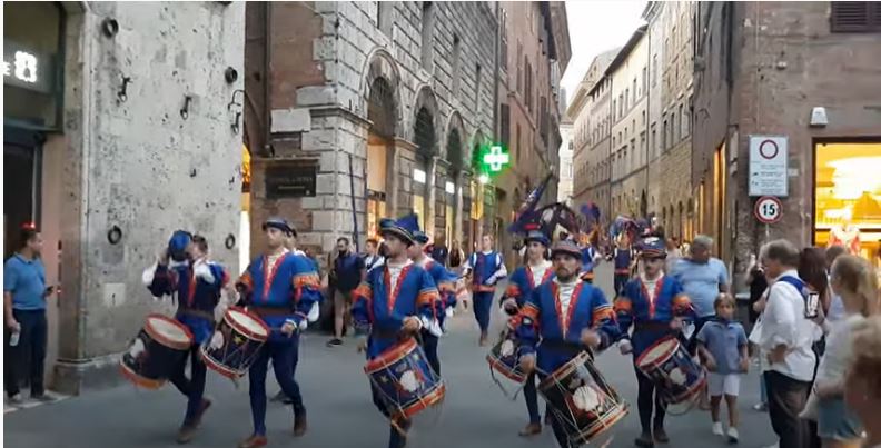 Siena, Contrada del Nicchio: Video rientro Comparsa dal Giro di Onoronze alle Consorelle&nbsp;2019