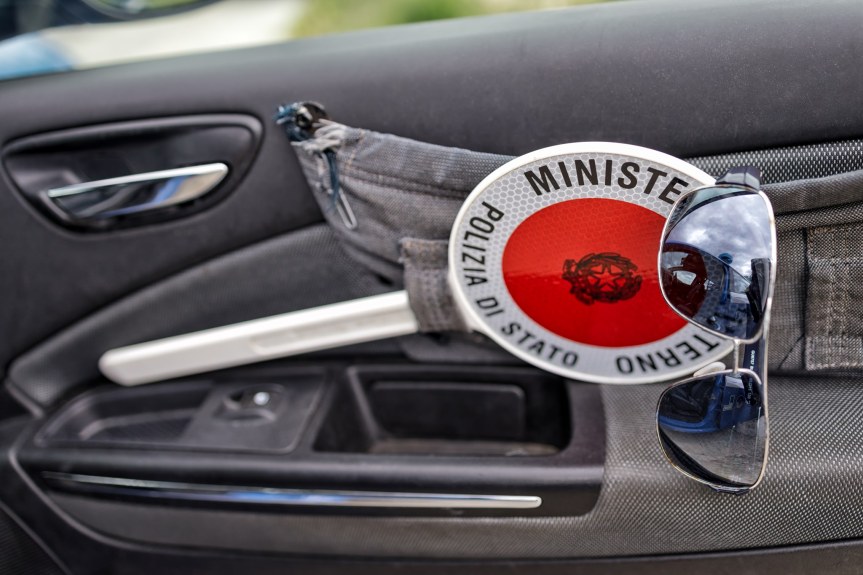 Siena: “Vogliamo le mascherine” Poi rubano in&nbsp;farmacia