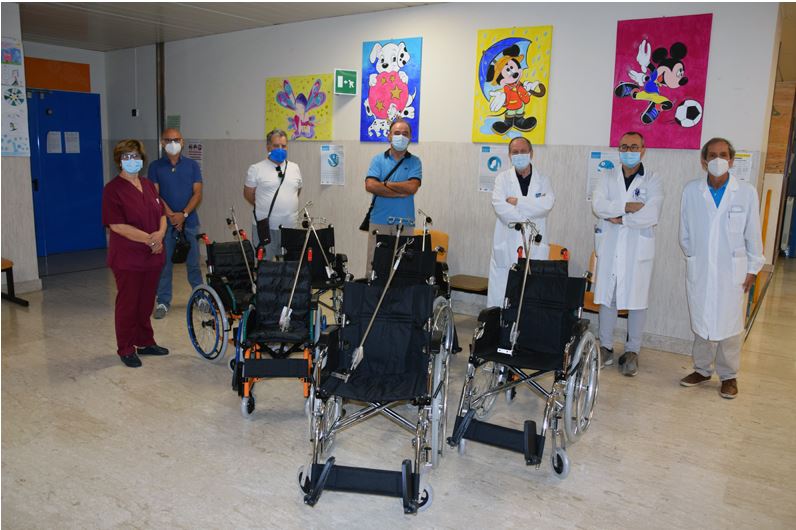 Siena, Pensione di solidarietà: Gruppo di ex ferrovieri dona 8 carrozzine per i piccoli pazienti delle&nbsp;Scotte