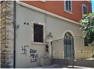 Provincia di Siena: Scritte fasciste sul muro della Camera del Lavoro di&nbsp;Poggibonsi