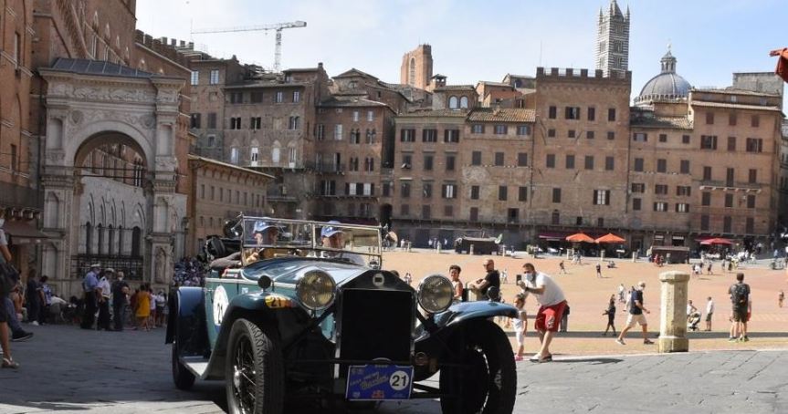 SIENA:  GRAN PREMIO NUVOLARI, LA SFILATA DELLE AUTO STORICHE IN PIAZZA DEL&nbsp;CAMPO