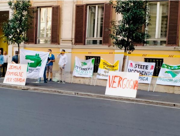 Ippica: ieri 08/09 La manifestazione di protesta organizzata dal Gruppo Ippodromi&nbsp;Associati